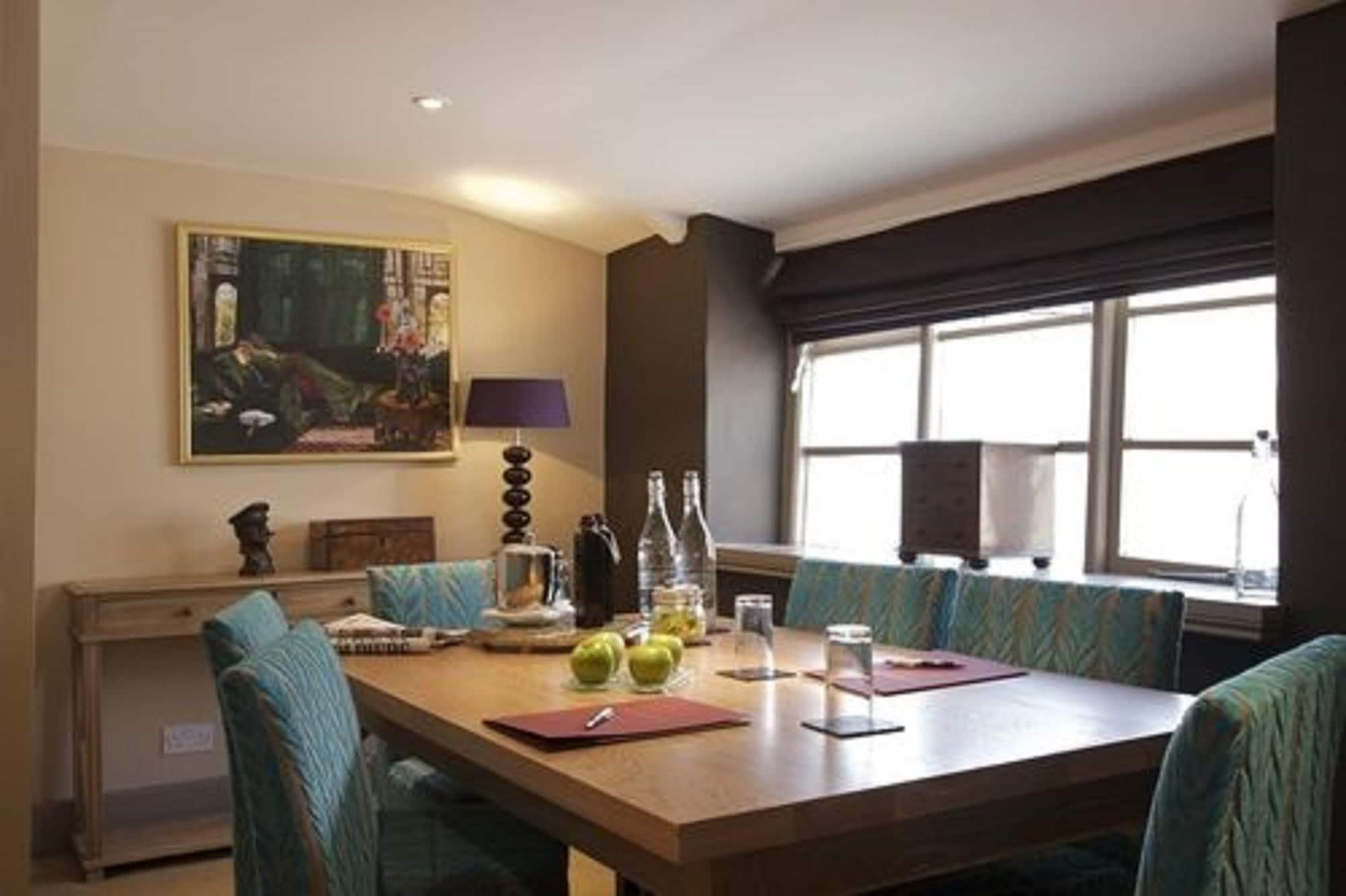 וודסטוק The Feathers Hotel מראה חיצוני תמונה